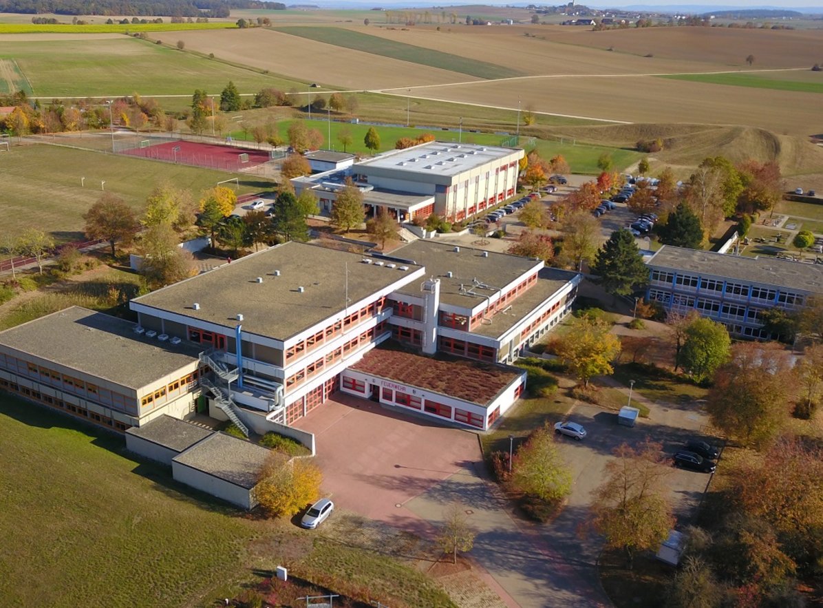 Luftbild Schul- und Sportzentrum Unterschneidheim